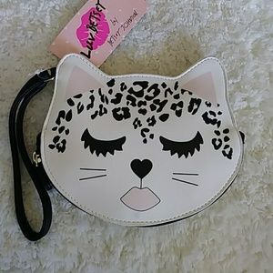 🐯Betsey Johnson Wristlet🐯
